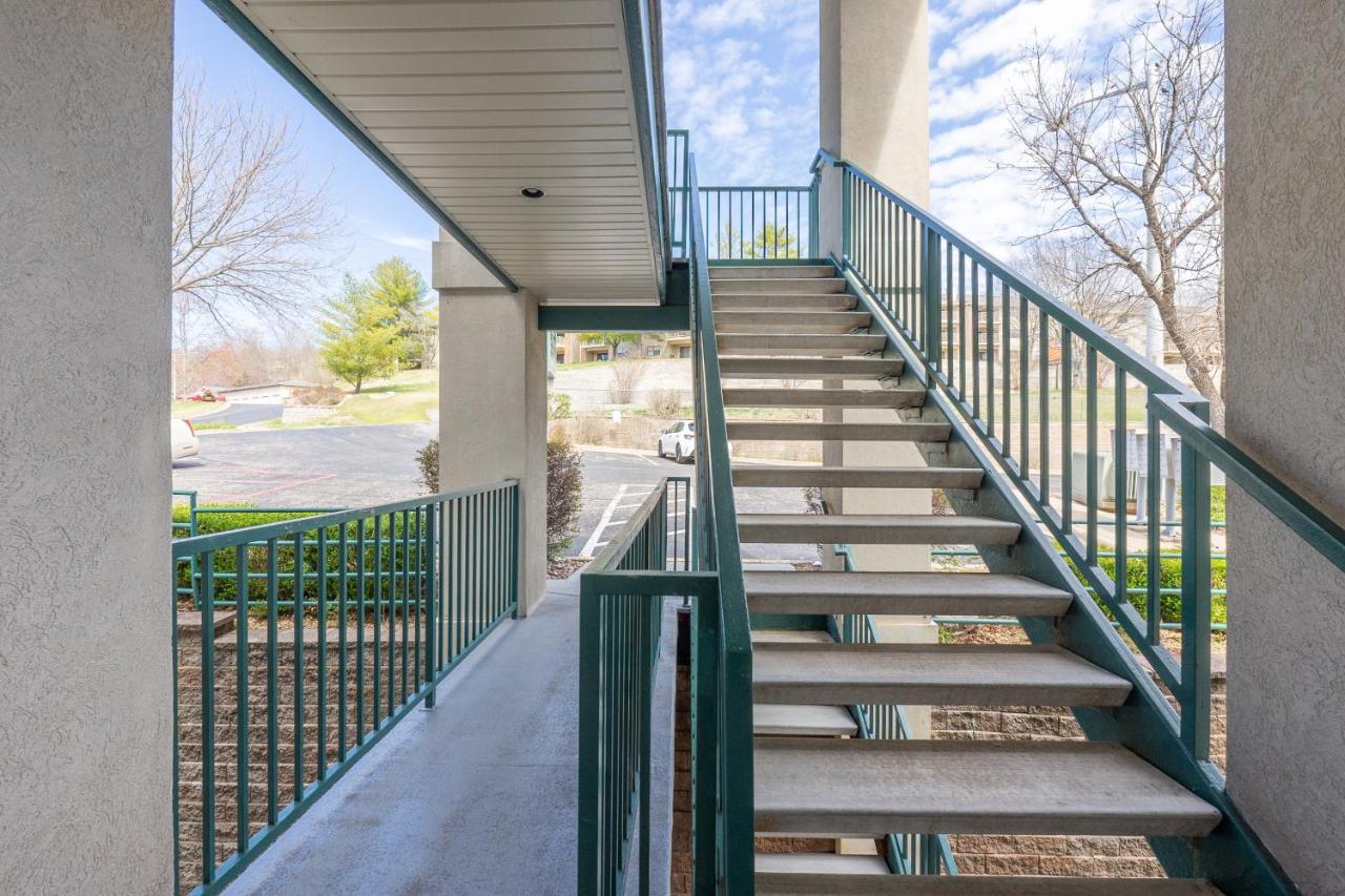 3BR with Loft - Near The Strip - FREE TICKETS INCLUDED - FW2-6 - B&B