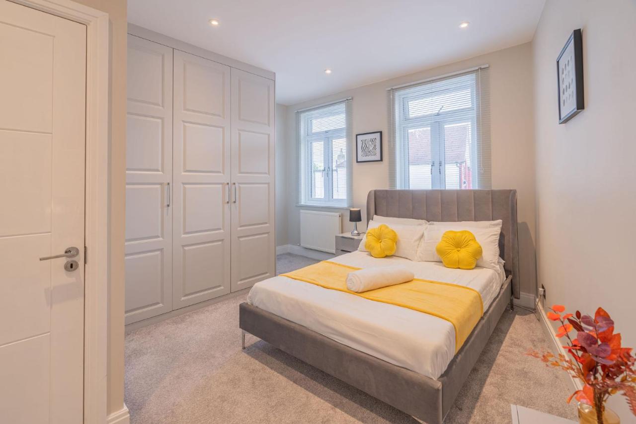 Premium 3 Bedroom Home by D3 Short Stay Sleeps 9 High Speed Wi-Fi - Chambres d'hôtes Londres