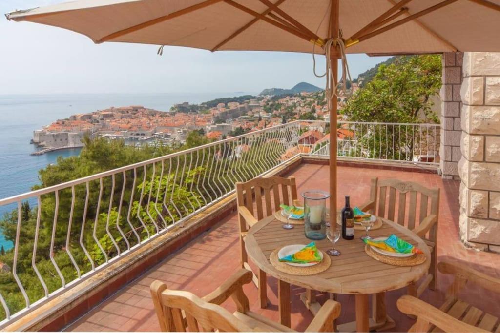 Villa Sofia - Amazing Views - "10 min walk from main beach and old town" - B&B