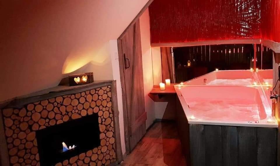 Chambre Lit King-Size avec Baignoire Spa