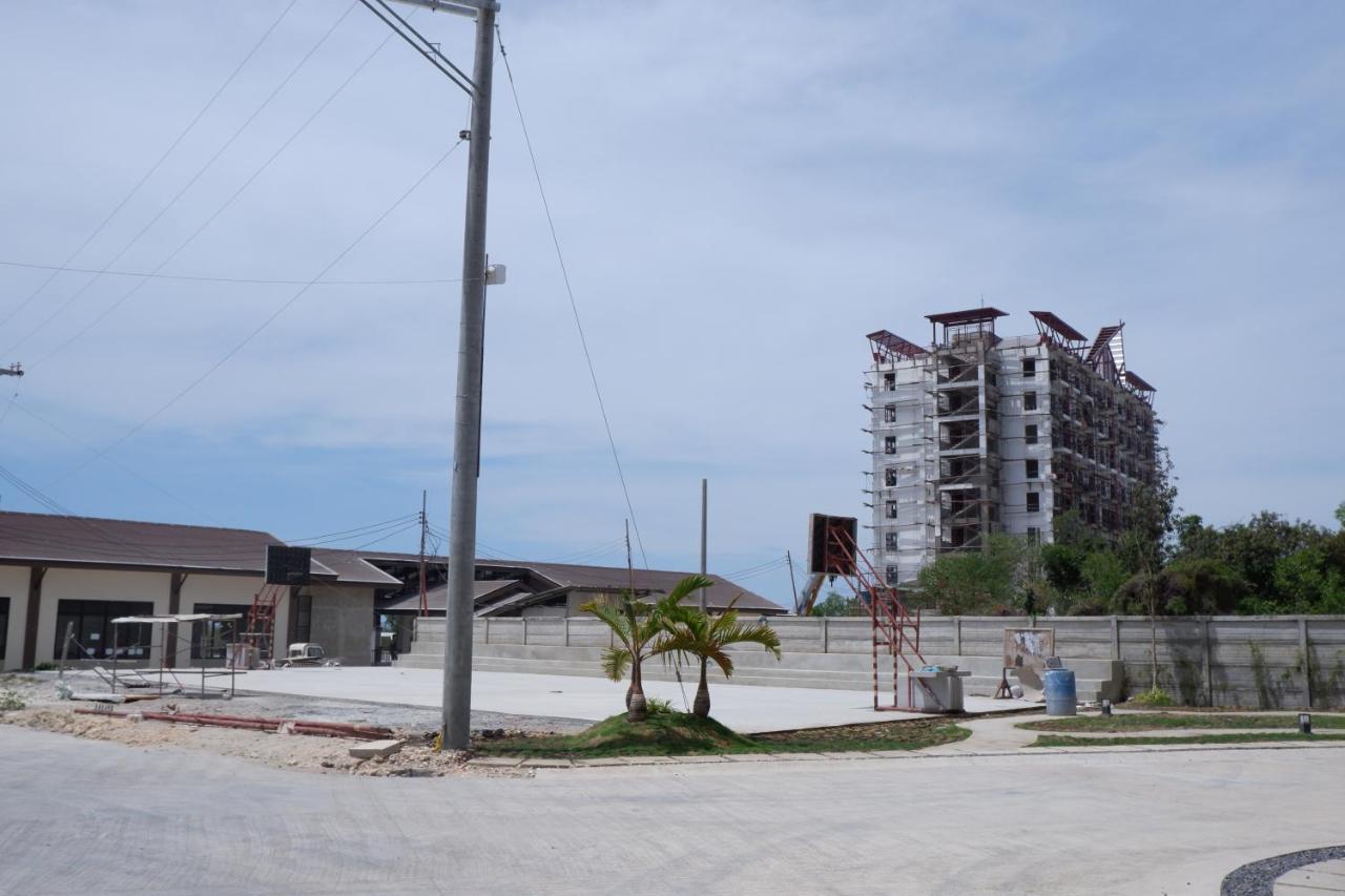 Brand New Condo With Scenic View and Pool - B&B
