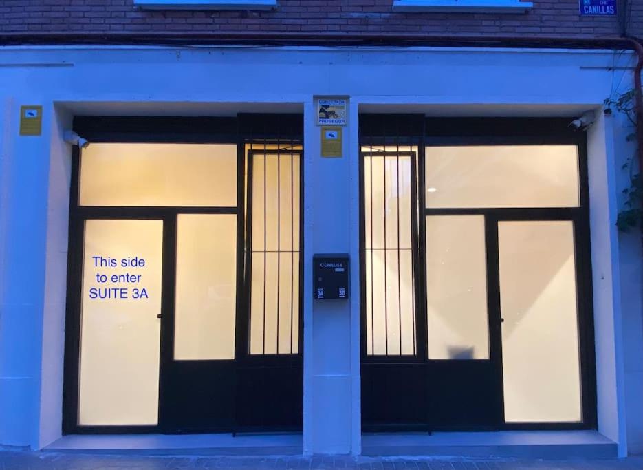 Urban Elegance, New, Stylish, Convenient, and WOW - B&B Madrid