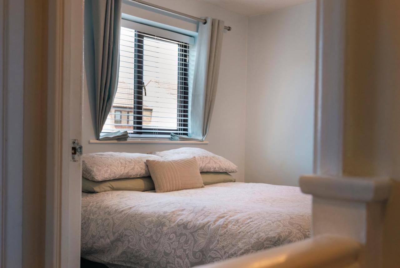 The Comfy House - Inc Free Parking, Smart TV, Full Kitchen, Washing machine - Winter Deal - Chambres d'hôtes Hereford