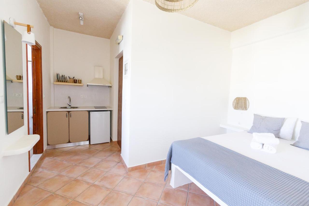 Studio (2 Adults)