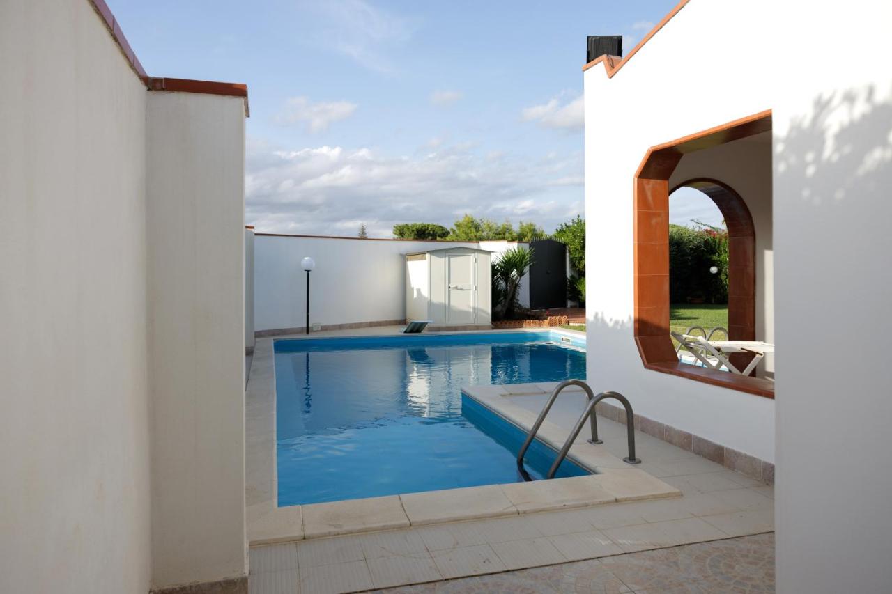 Villa Magnolia con piscina ad uso privato - Chambres d'hôtes Fontane Bianche