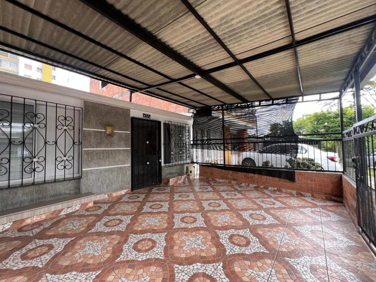 Casa amplia cerca a UKUMARI parque CONSOTA y excelentes restaurantes - B&B