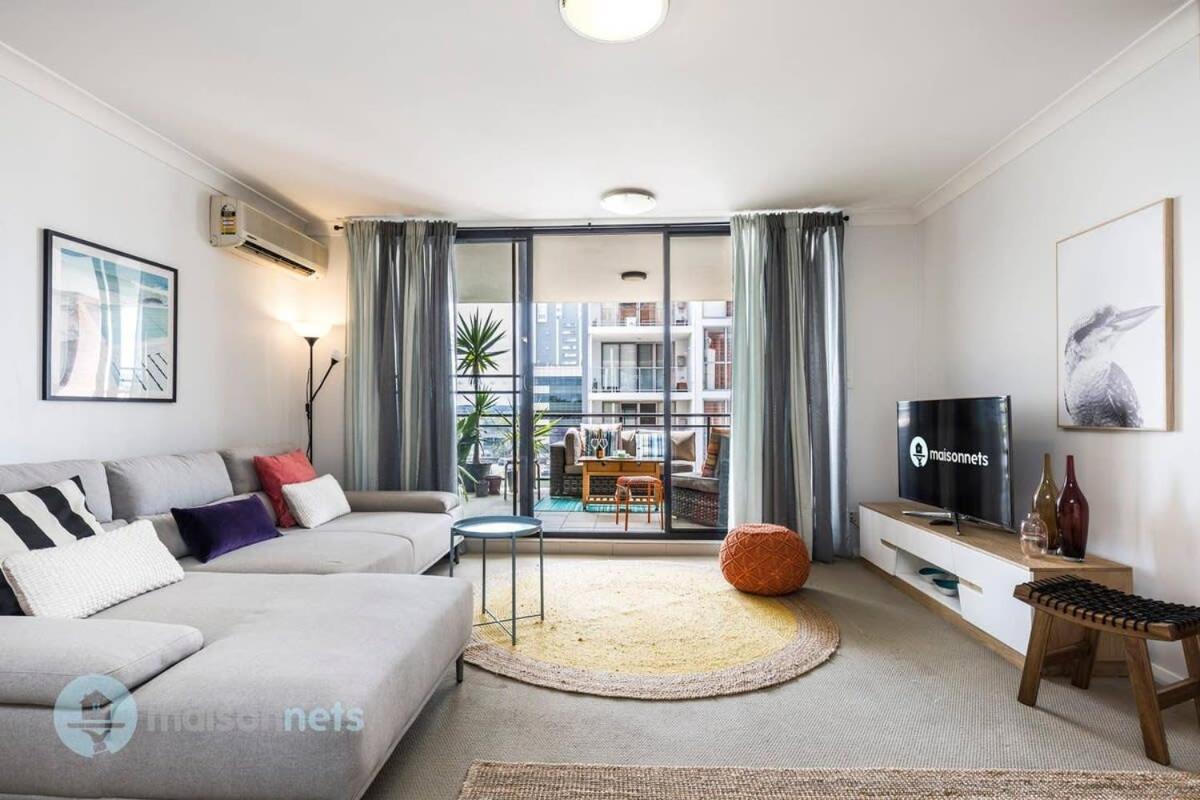 B&B Sydney - 2 Bedroom 2 Bathroom Apt with Balcony and Parking - Bed and Breakfast Sydney