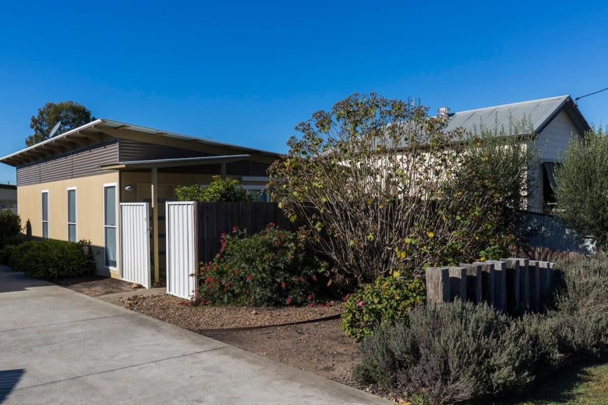 2 Bedroom w/Parking Near Central Cessnock - Chambres d’hôtes Cessnock