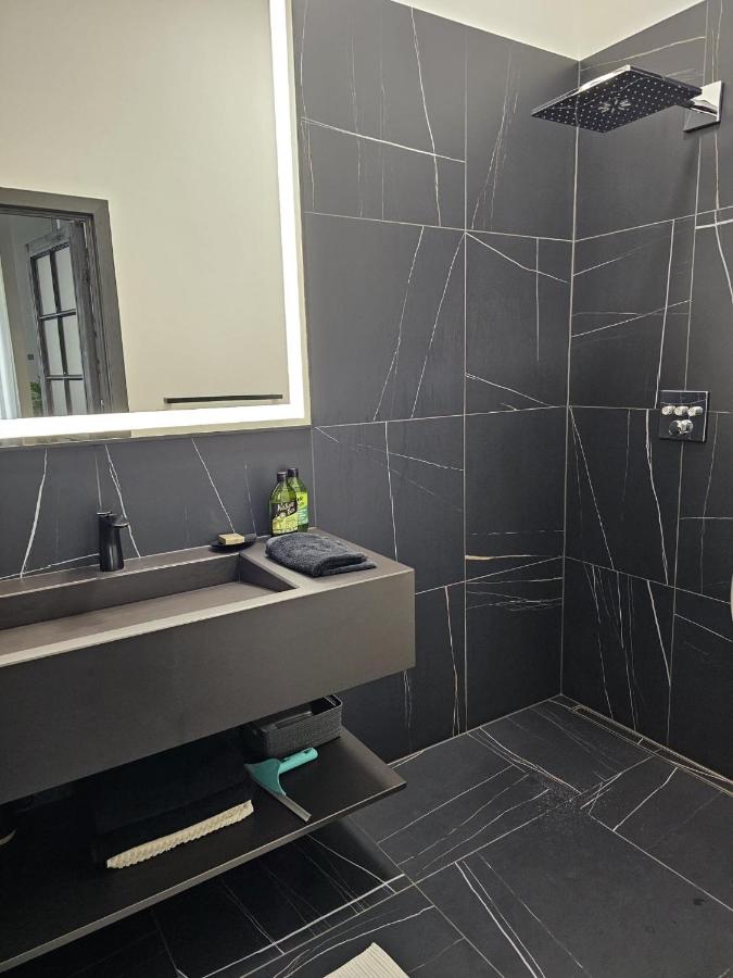 Modern apartment in Embassy area - B&B Riga