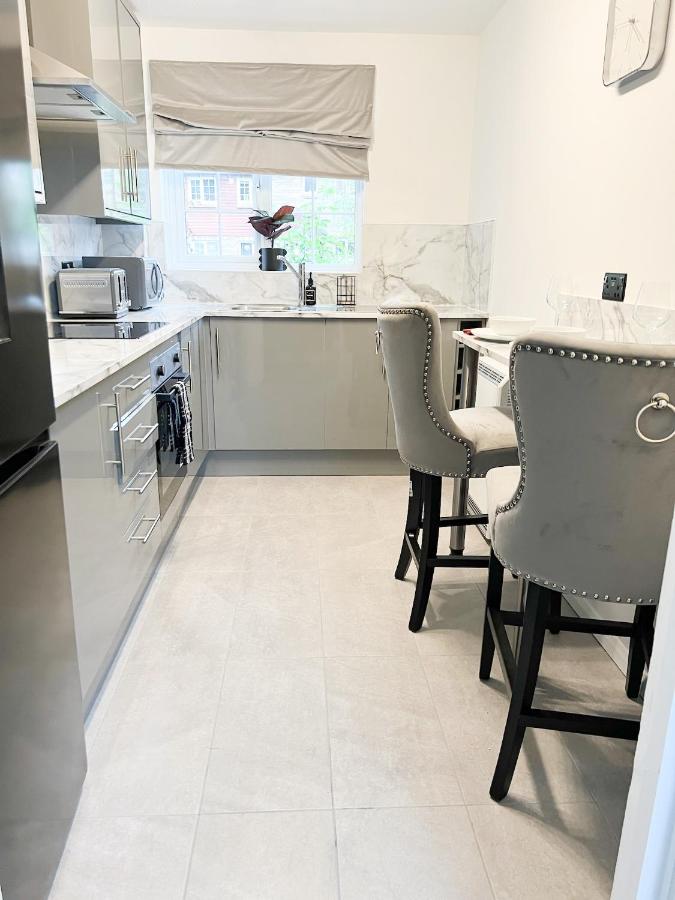 B&B London - Beautiful apartment in Beckton with Private Entrance and Garden - Bed and Breakfast London