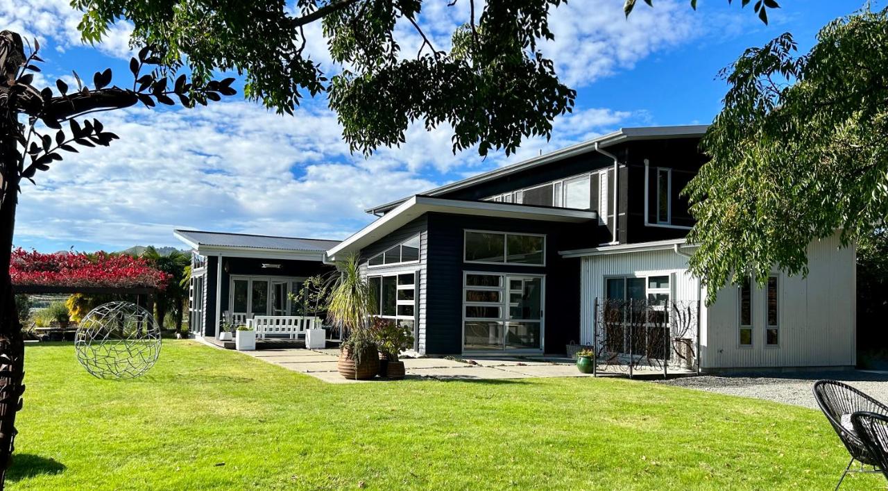B&B Havelock North - Peppertree lodge - Bed and Breakfast Havelock North