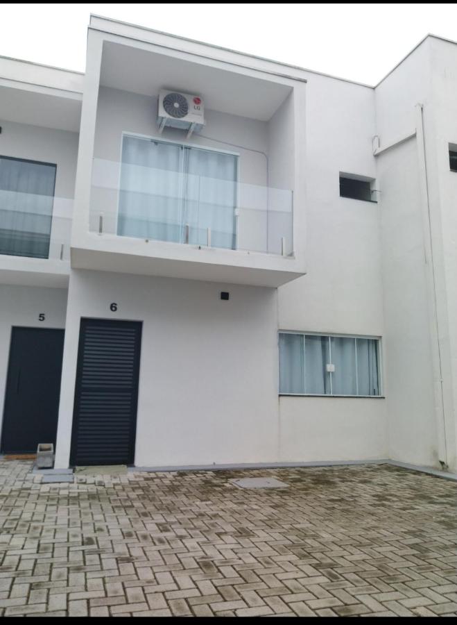 Sobrado novo Praia das Palmeiras - B&B