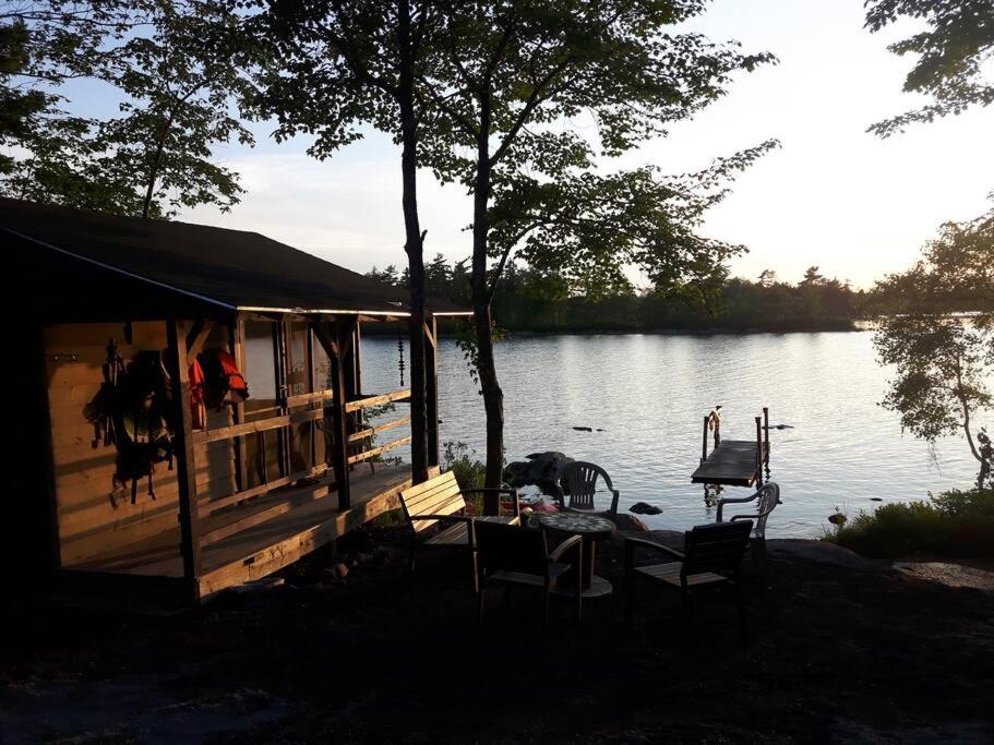 The Eagle's Landing on Minamkeak Lake - A Serene Escape - B&B