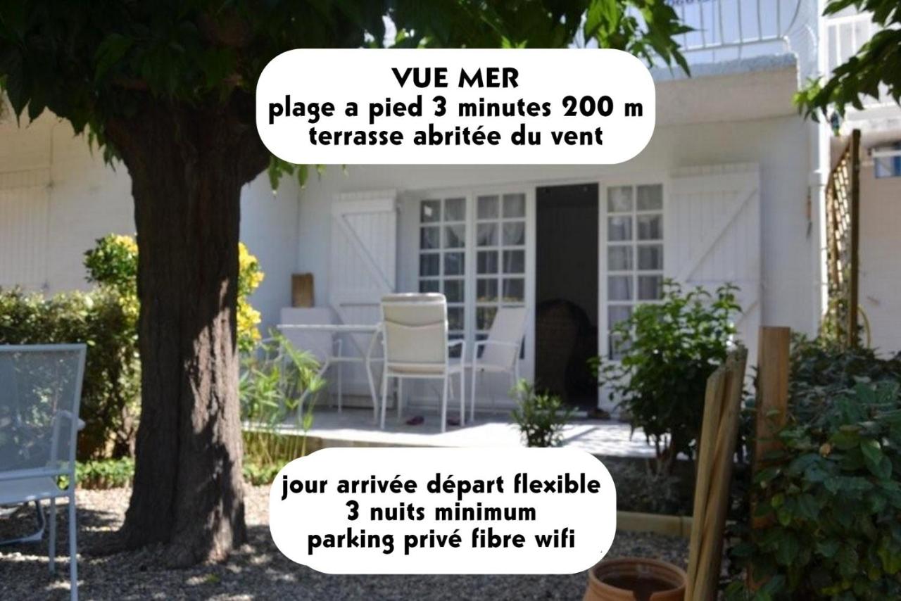 B&B Fleury - VUE MER PLAGE a pied 3 minutes 200 m villa parking privé wifi fibre abritée du vent st pierre la mer - Bed and Breakfast Fleury