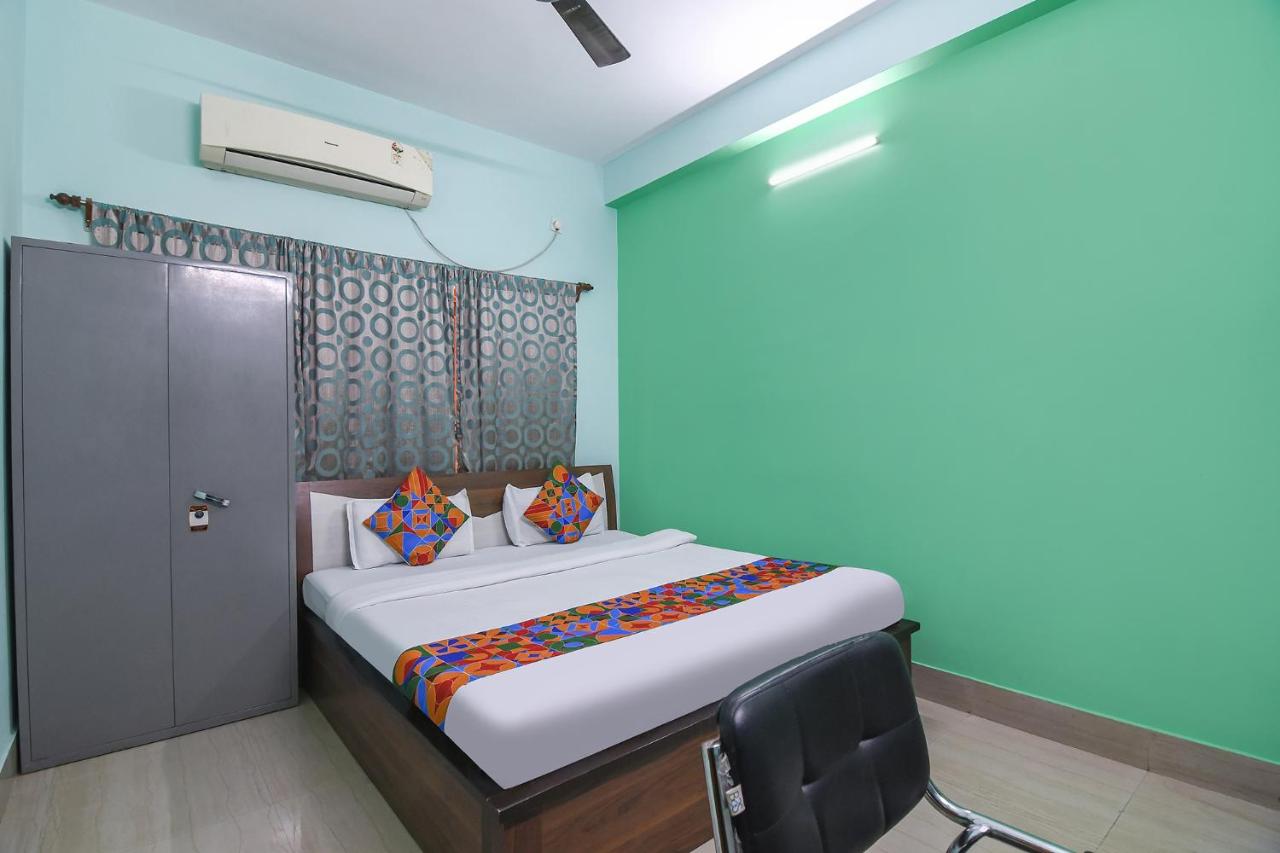 B&B Kolkata - FabHotel Vicky - Bed and Breakfast Kolkata