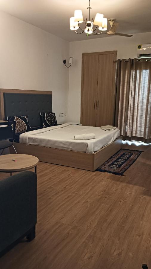 B&B Noida - Golden palm Homes stay - Bed and Breakfast Noida