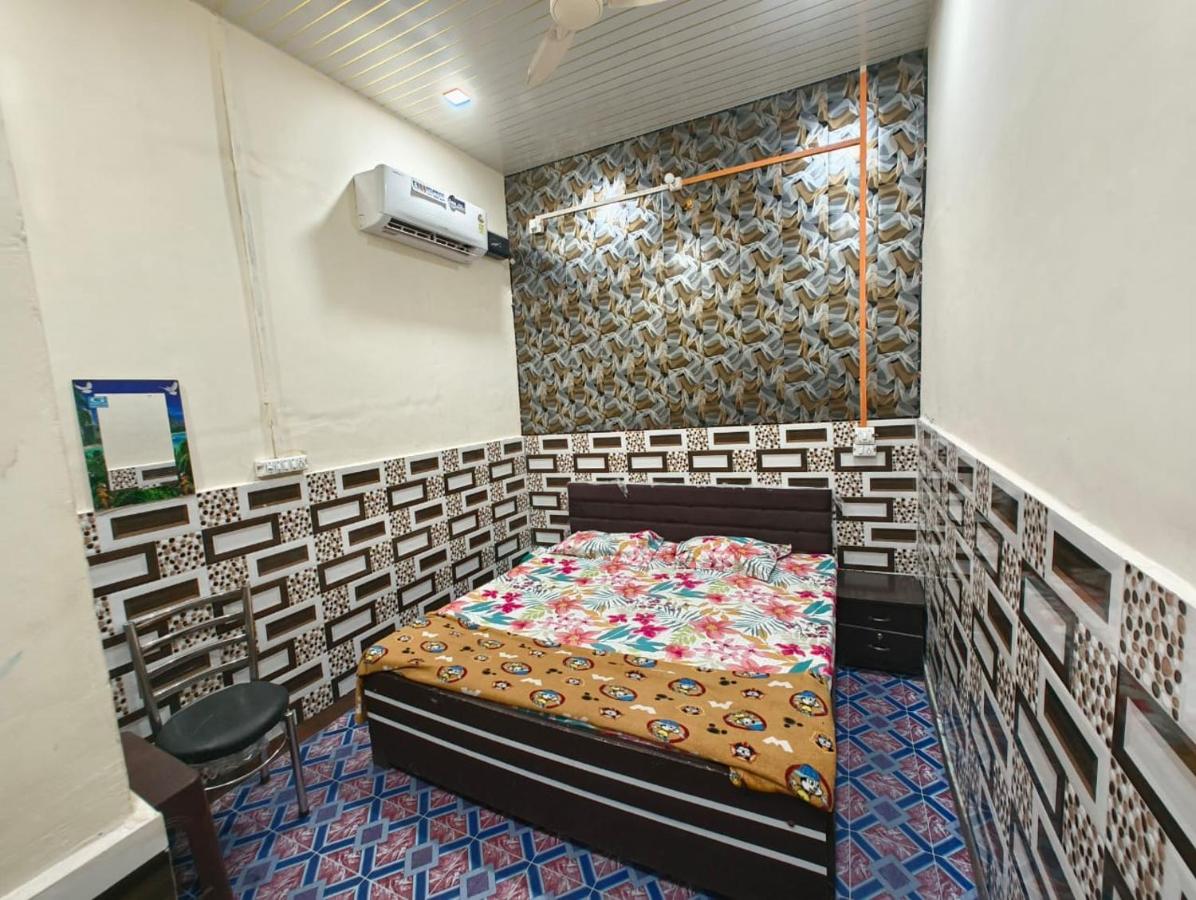 B&B Mathura - Kanha ji residence family rooms - Bed and Breakfast Mathura