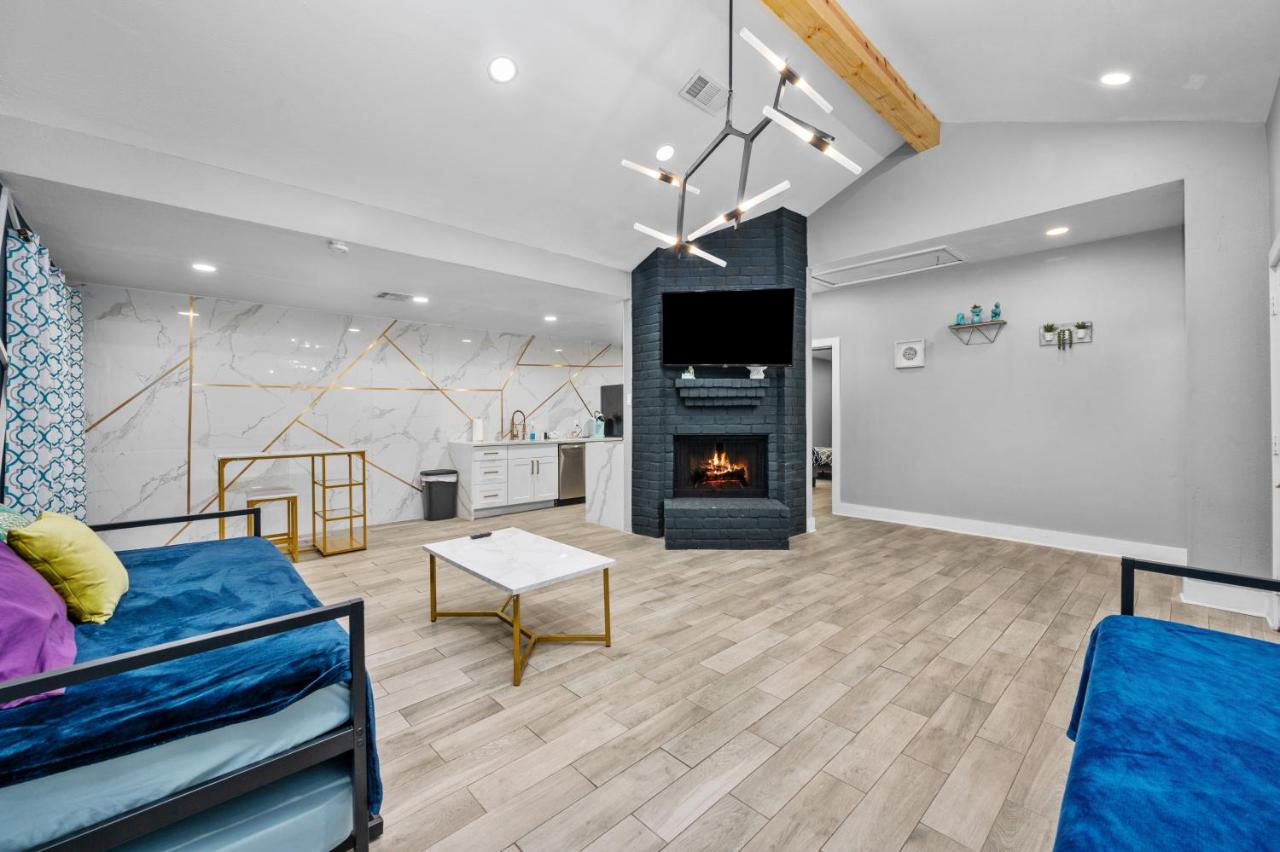 Spacious Galleria Apartment with Free Park - B&B