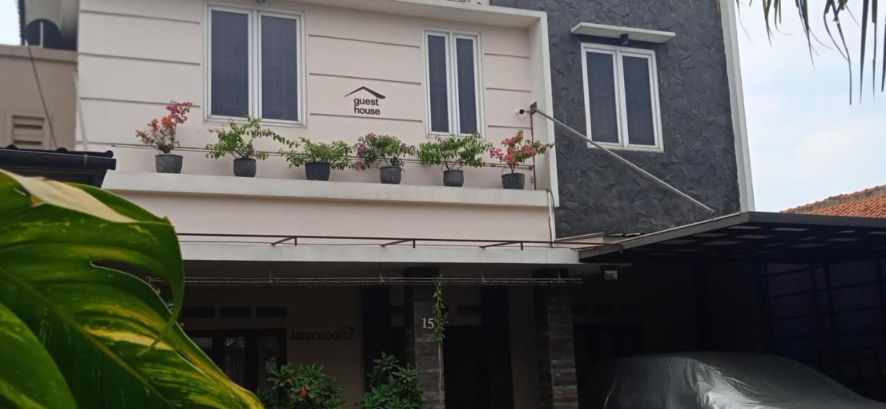 Guesthouse Arkeologi - B&B Cileunyi