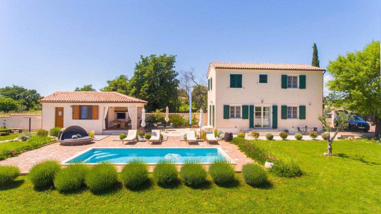 Anima Calma Filipana- family villa surrounded with vineyards and olive groves - Chambres d'hôtes Filipana