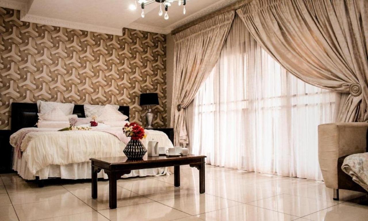 Deluxe King Suite