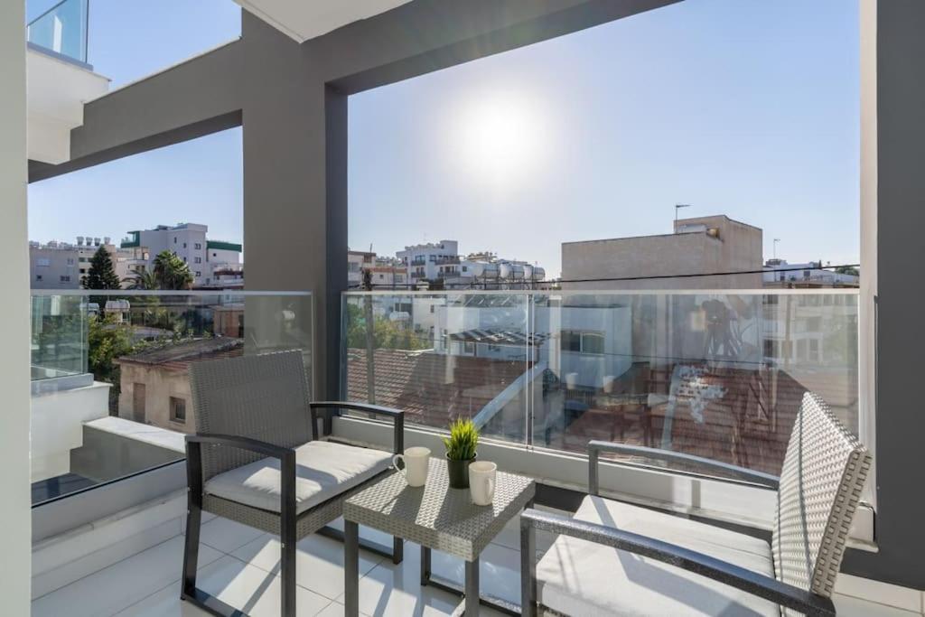 Moon Light 1-Bedroom Apartment in Larnaca - B&B