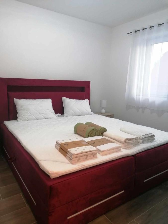 Appartamento con 1 Camera da Letto e Vista Piscina