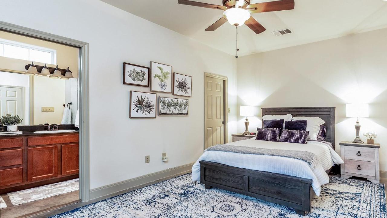 B&B Austin - Govalle Get-A-Way - Bed and Breakfast Austin