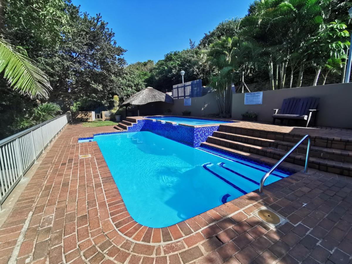 OCEAN BREAKAWAY - Power back up, 2 Adults & 3 Kids only, Umdloti - B&B