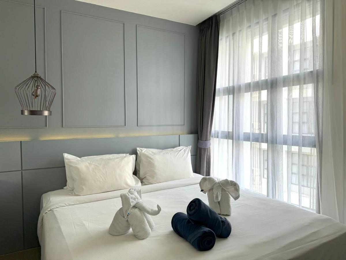 One-Bedroom Apartment with Balcony