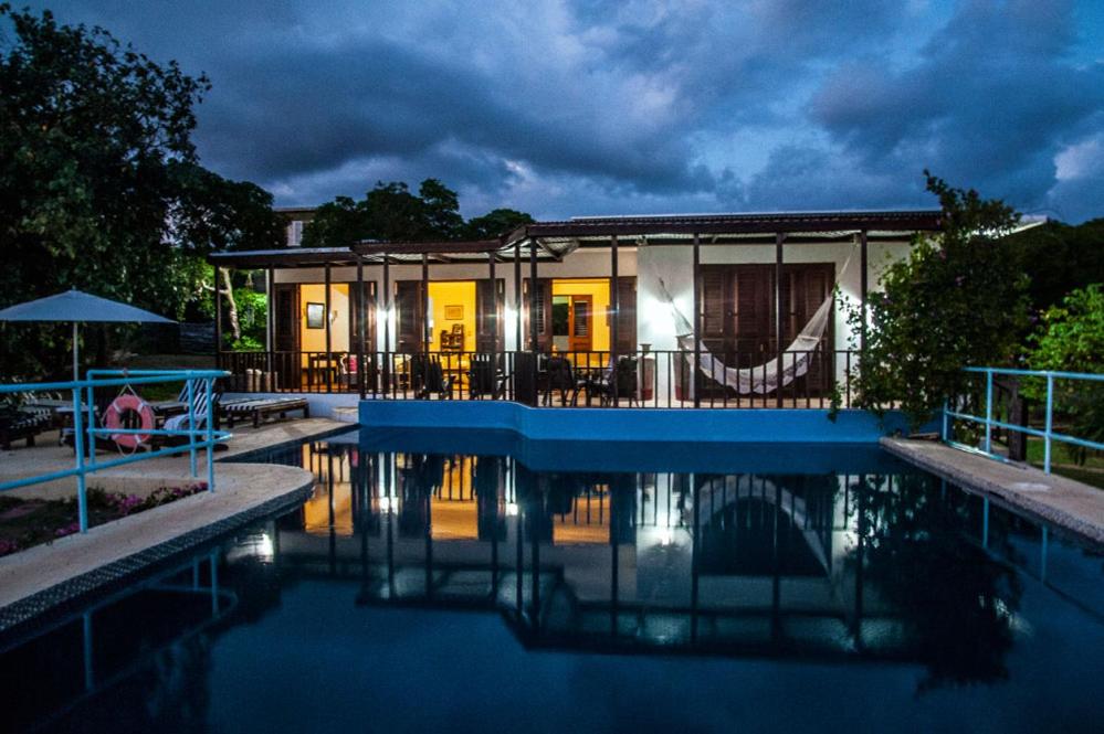 Bliss By The Sea - Beach Front Villa with Private Pool - B&B Treasure Beach