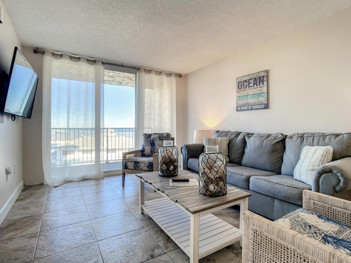 Oceanfront with Beach, Pool, BBQ & Steps to Flagler Ave - B&B