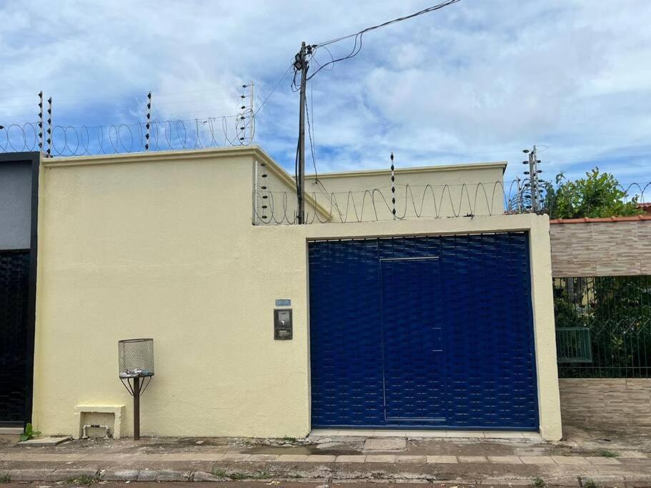 linda casa com 3 quartos com piscina bem localizada - Chambres d’hôtes