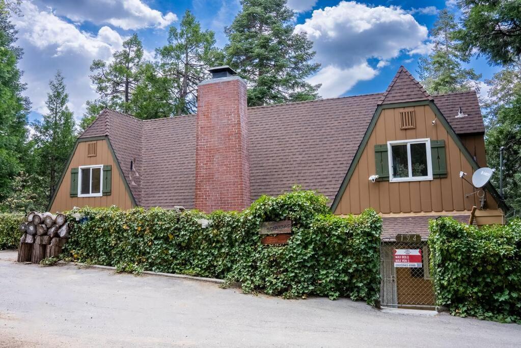 The Chardonnay Chalet, Lake View, Walk to Village! - B&B