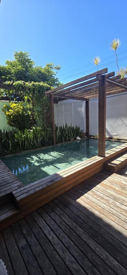 Casa Beija Flor - 03 quartos com suíte, piscina e área de churrasco, luxo totalmente privativa - B&B