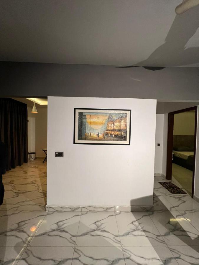 Travellers Heaven 2BR APT Gulshan Iqbal 13-E - B&B