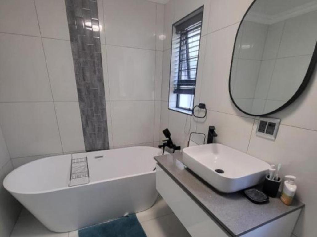 DZUVHA BOUTIQUE VILLA - Ferienwohnung Hartbeespoort