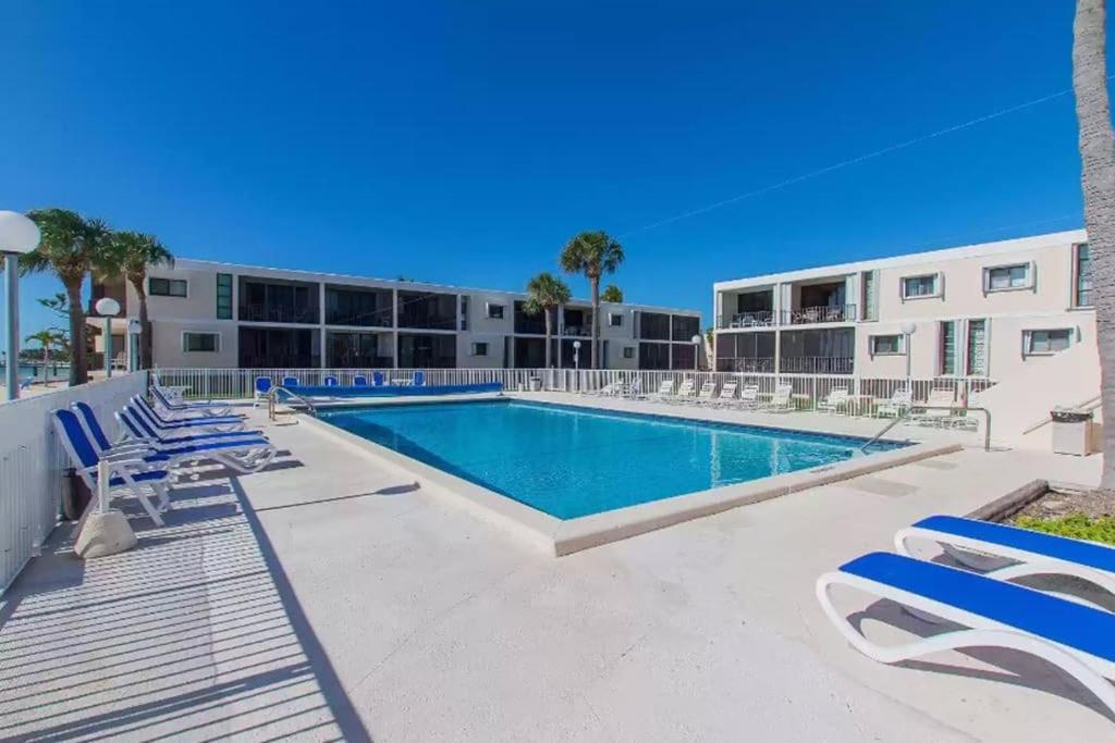 Relaxing beachfront getaway with heated pool #4 - Ferienwohnung