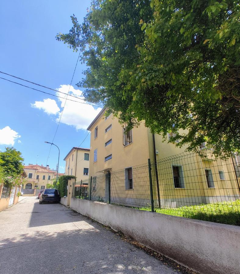 Home 4 You - Mestre Railway - B&B