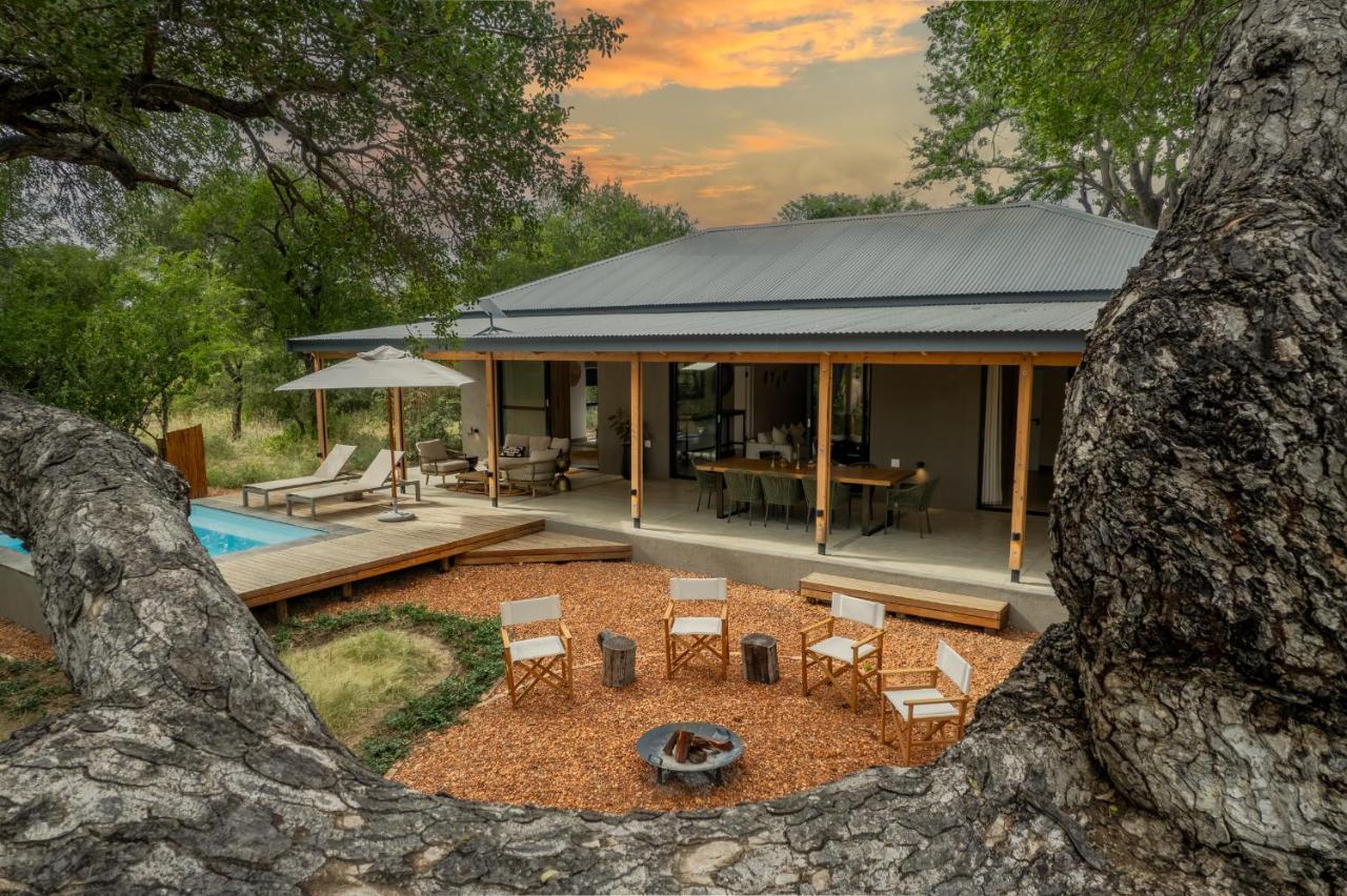 B&B Hoedspruit - Nomads Den Luxury Villa with Riverbed View - Bed and Breakfast Hoedspruit