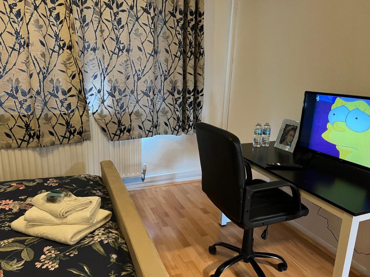 Naya Serviced Apartment - West London - B&B