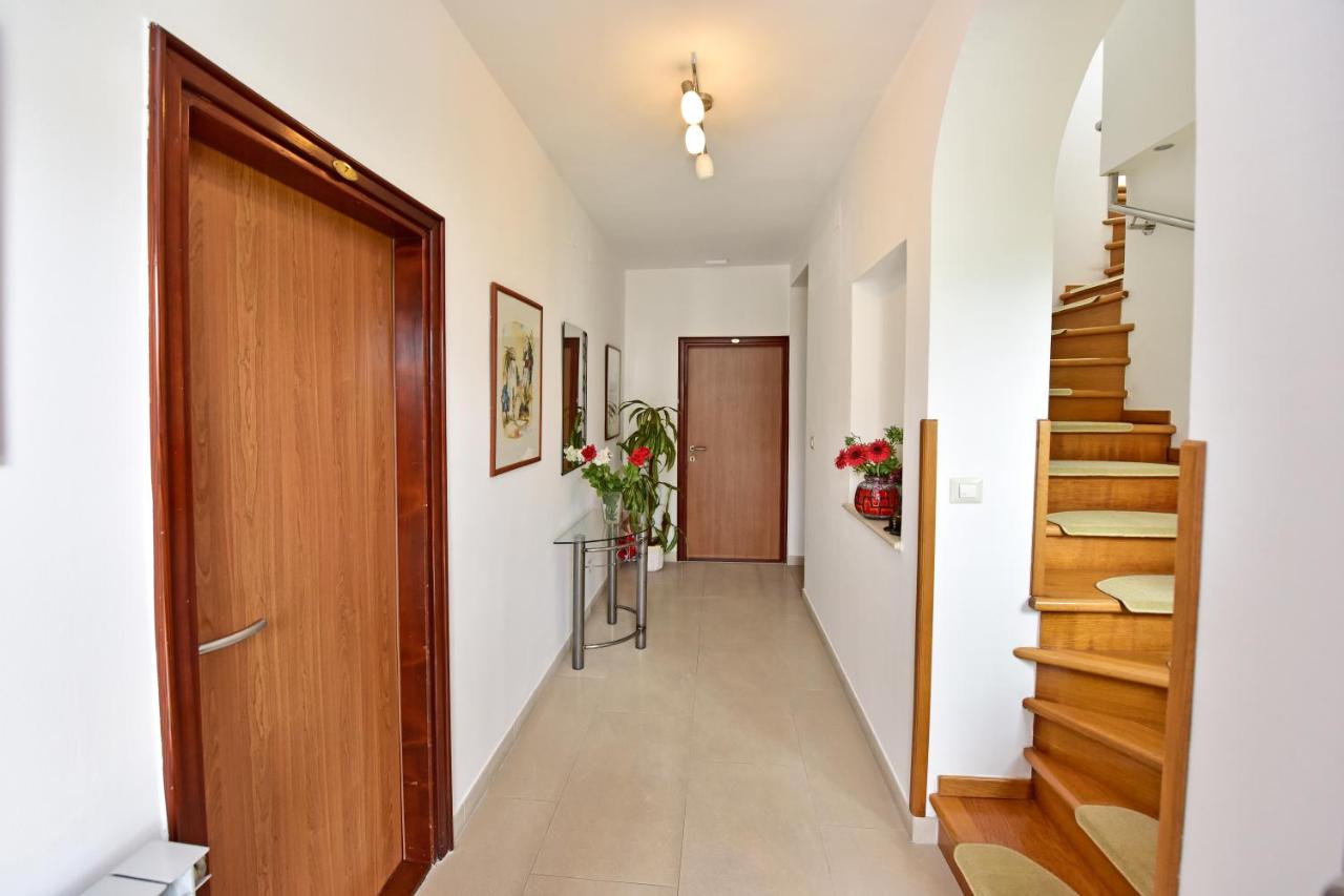 Apartment mit Balkon