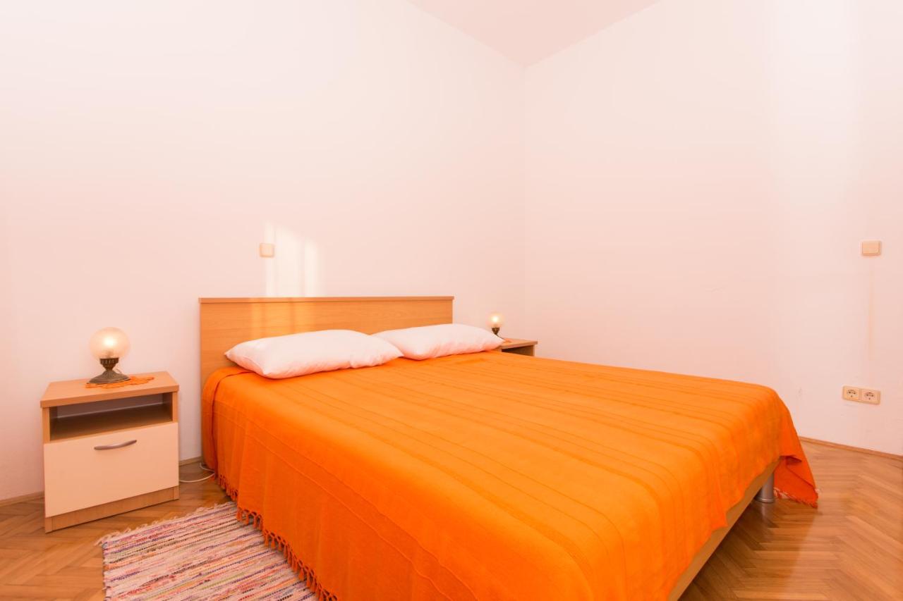 Deluxe Two-Bedroom Apartment with Garden View
