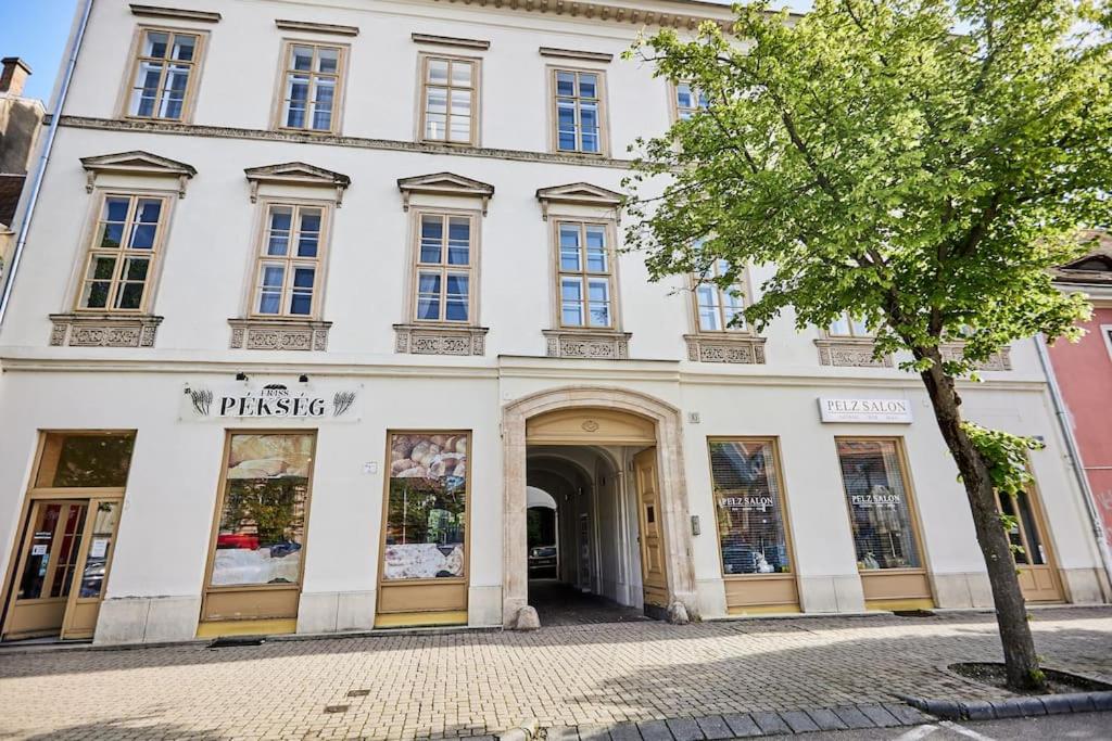 Várfal Apartman - Chambres d’hôtes Sopron