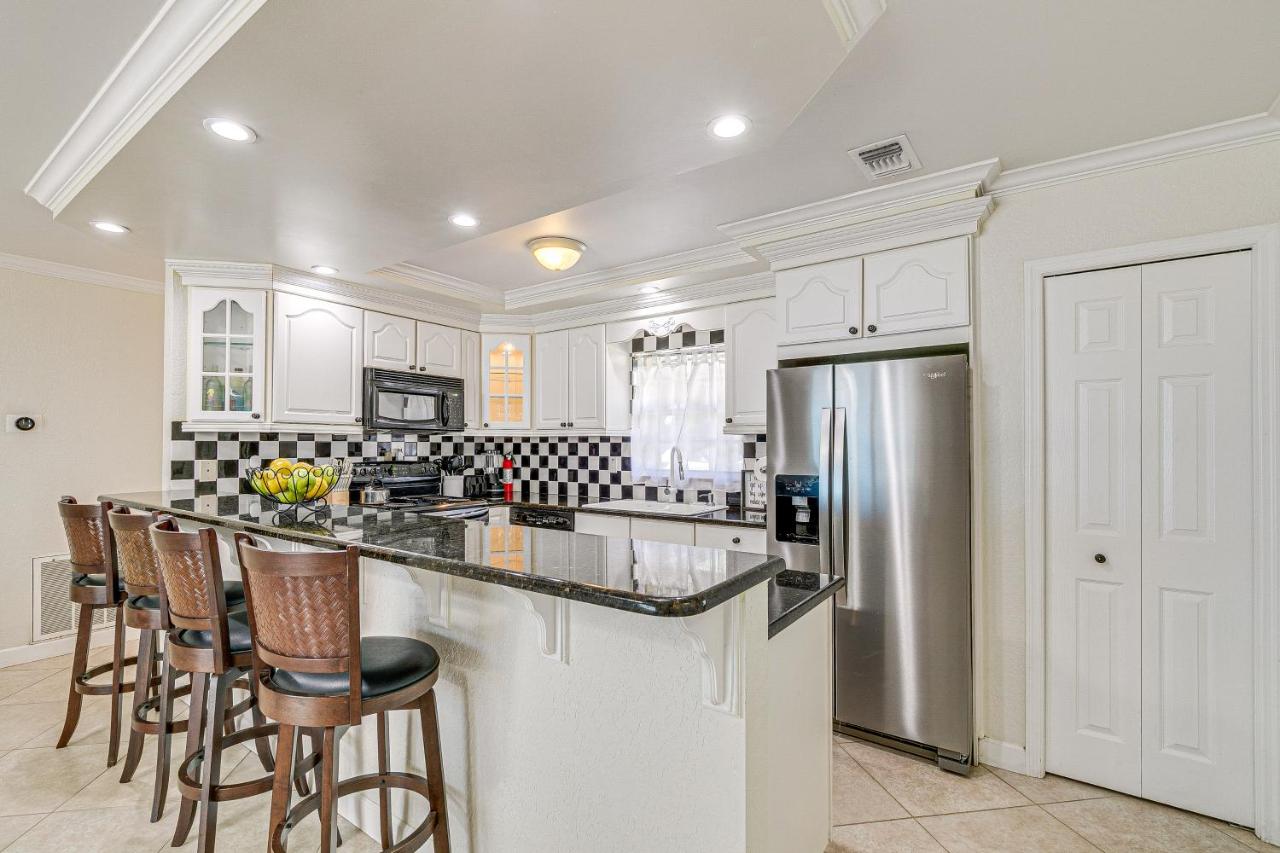 Heated Pool and Dog-Friendly Yard! Spring Hill Home - Ferienwohnung Spring Hill