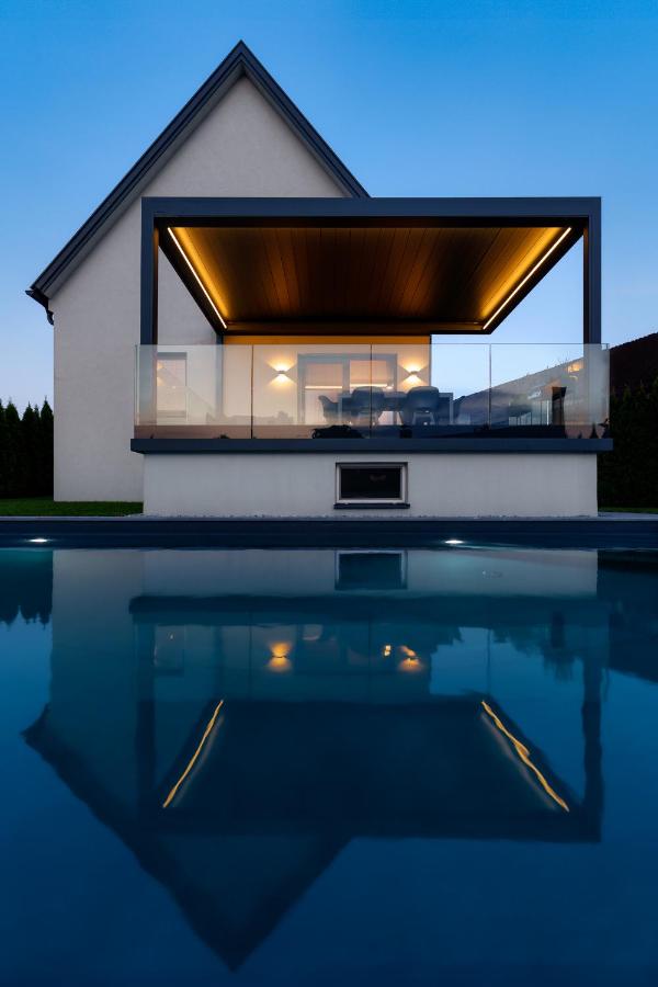 Platschberg Urban Hideaway - Stilvolles Ferienhaus mit Pool an der Weinstraße - Bed and Breakfast