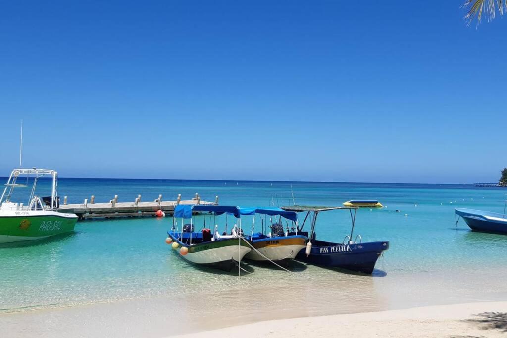 CONDO 5 West Bay Mall, Roatán - Bed and Breakfast