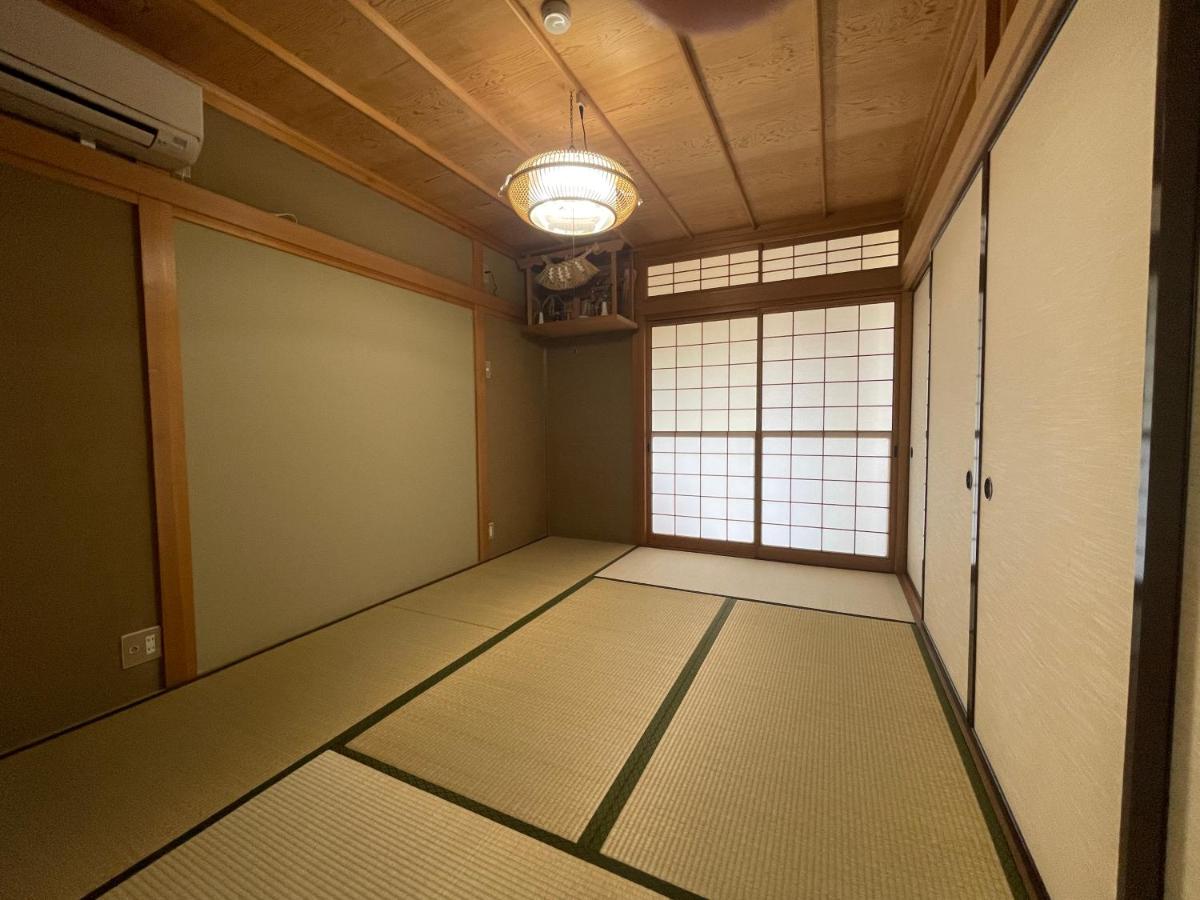Economy Triple Room