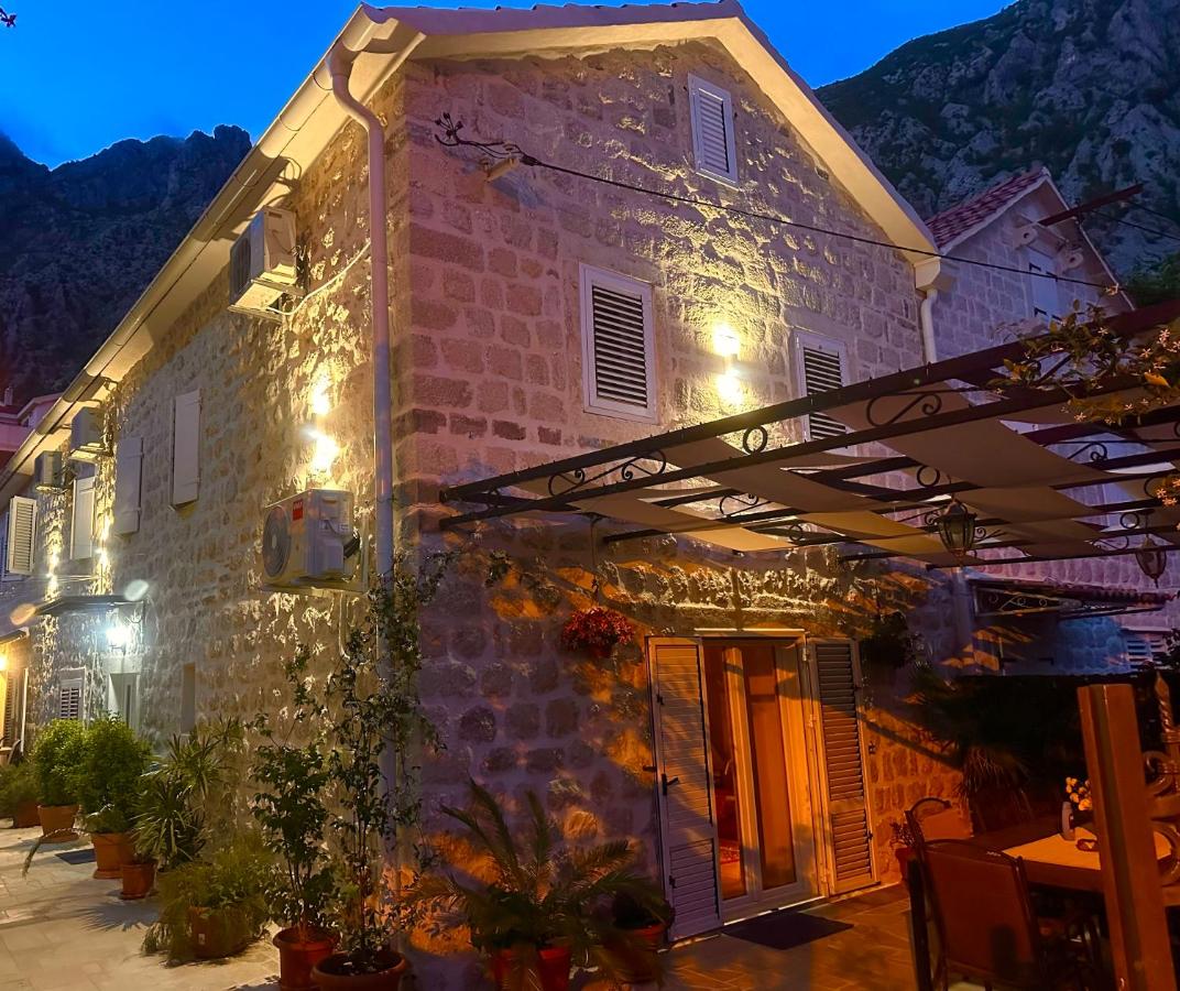 B&B Kotor - Holiday Home Nautica - Bed and Breakfast Kotor