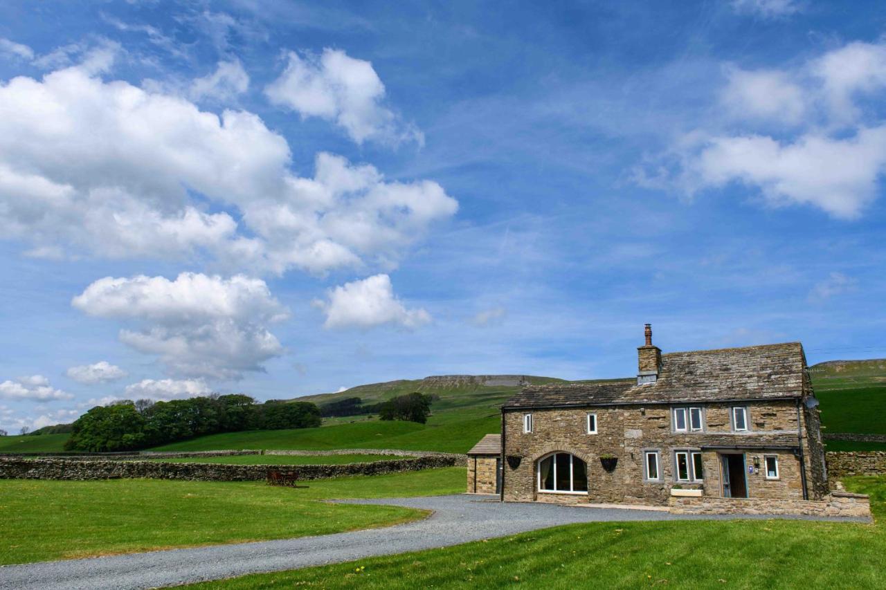 Finest Retreats - Shepherds Cottage at Mile House Farm - Bed and Breakfast Hawes